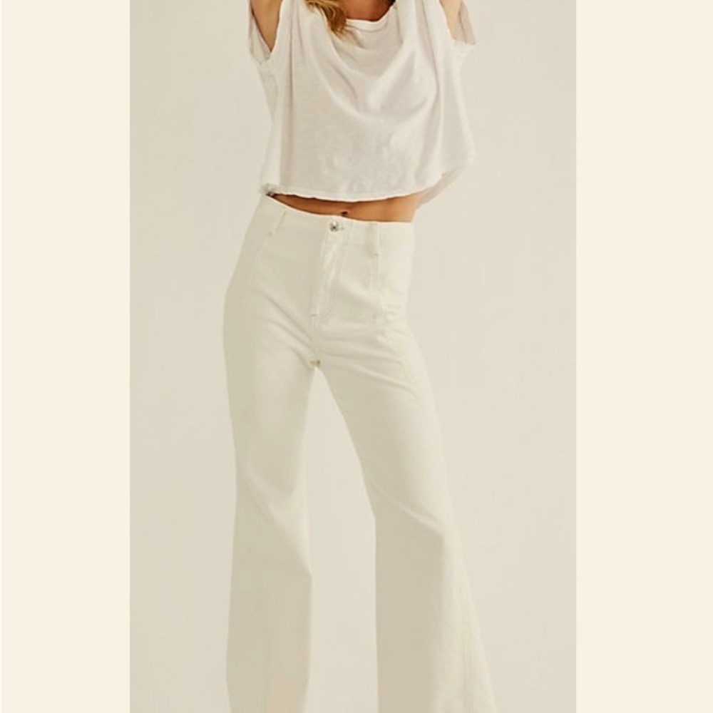 NWT 😍HP😍FREE PEOPLE FLORENCE FLARE JEANS WARM WINTER WHITE ‘WE THE FREE’ RARE!
